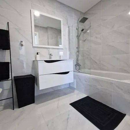 Modern With Pool And Close To The Apartment *