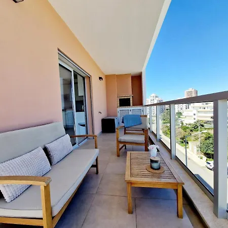 Apartment Modern With Pool And Close To The