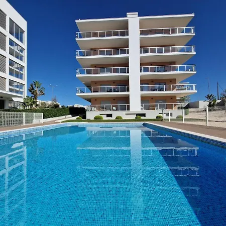 Modern With Pool And Close To The Apartment *
