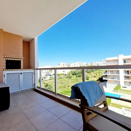 Modern With Pool And Close To The Apartment