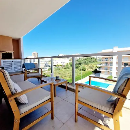 Modern With Pool And Close To The