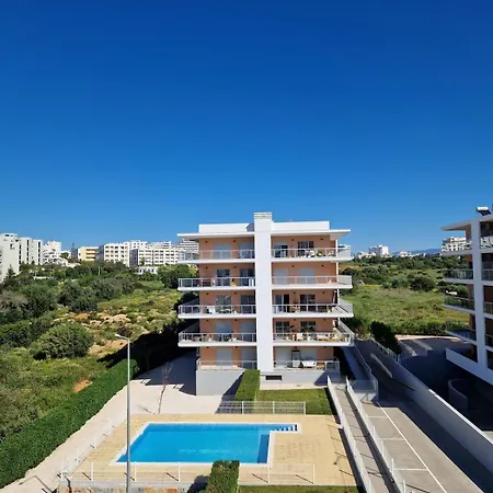 Modern With Pool And Close To The Apartment Portimao