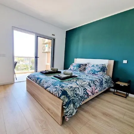 Modern With Pool And Close To The Apartment