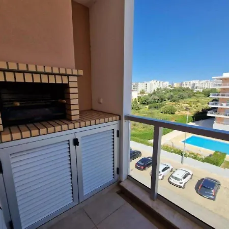 Modern With Pool And Close To The Apartment