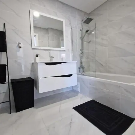 Apartment Modern With Pool And Close To The