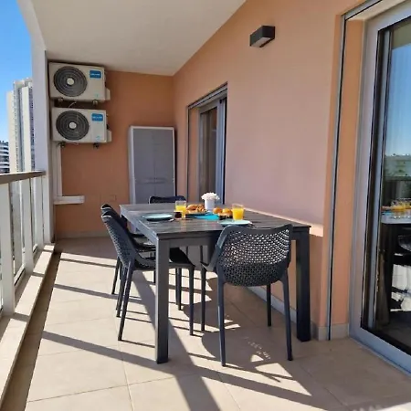 Appartement Modern With Pool And Close To The