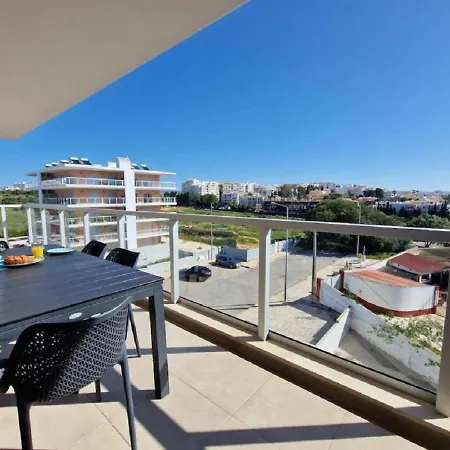 Modern With Pool And Close To The Appartement Portimão