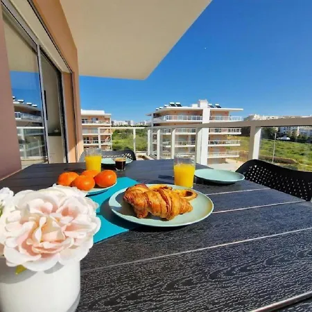 Appartement Modern With Pool And Close To The *