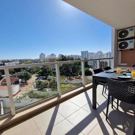 Appartement Modern With Pool And Close To The