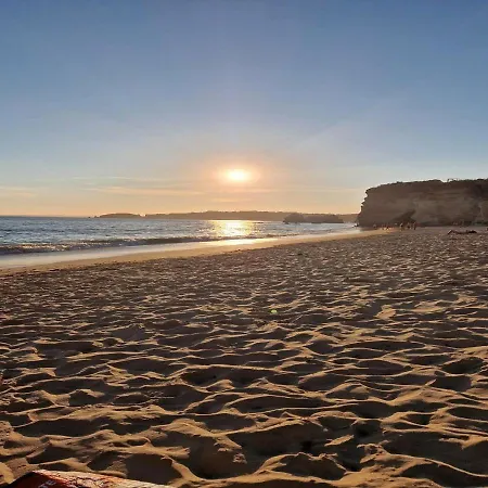 Modern With Pool And Close To The