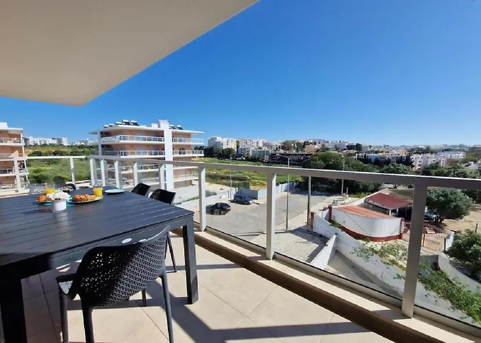 Modern With Pool And Close To The Appartamento Portimão