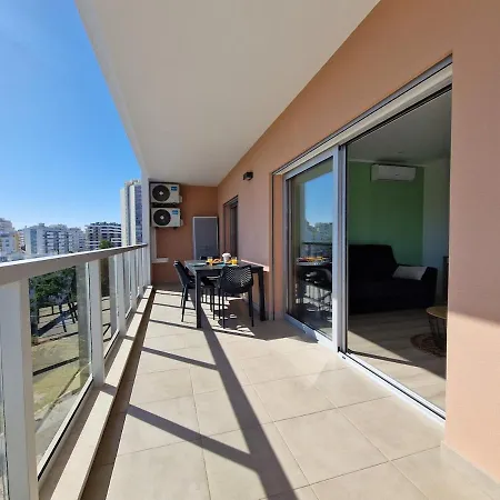 アパート Modern With Pool And Close To The *