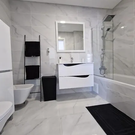 Modern With Pool And Close To The * بورتيماو