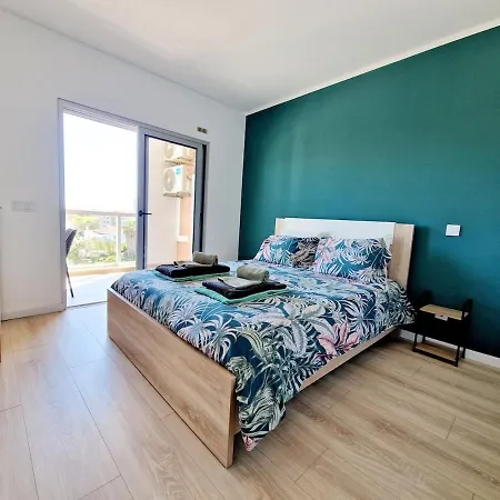 Modern With Pool And Close To The بورتيماو