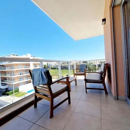 Modern With Pool And Close To The شقة بورتيماو